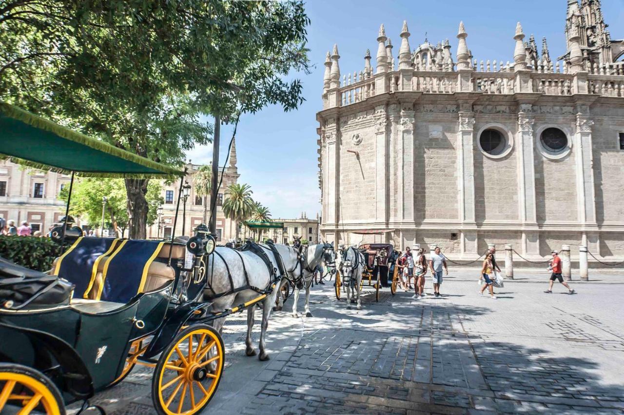 Ferienwohnung Abades Giralda Deluxe By Valcambre Sevilla Exterior foto